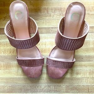 Womens 8.5 sandal with heel